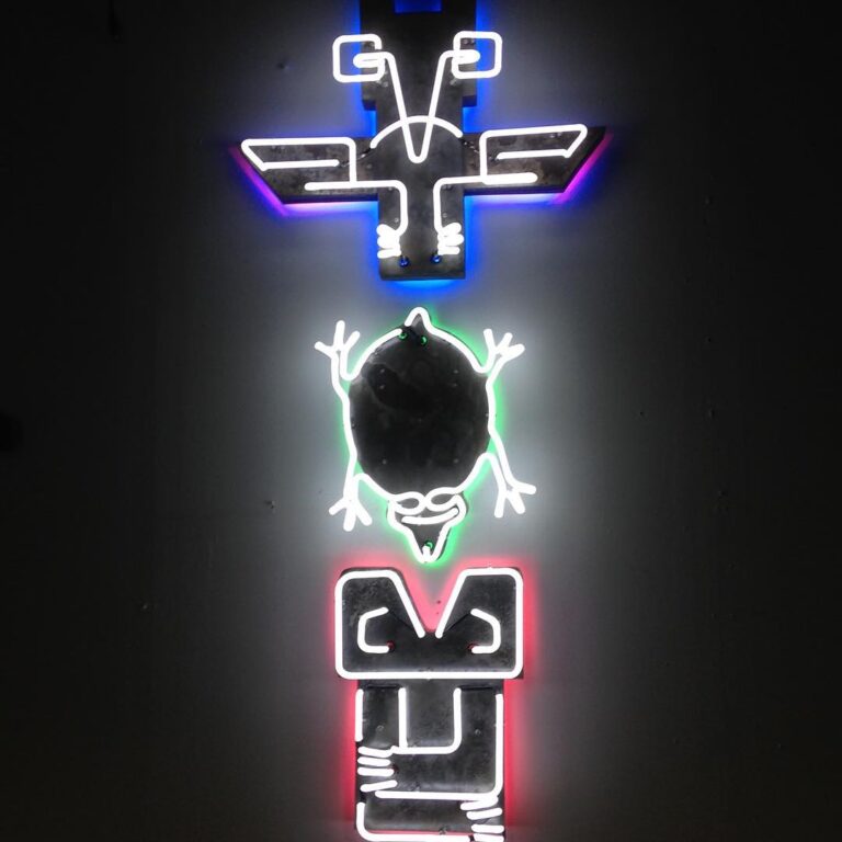 neon-art-full-totem-eugene-oregon-1a