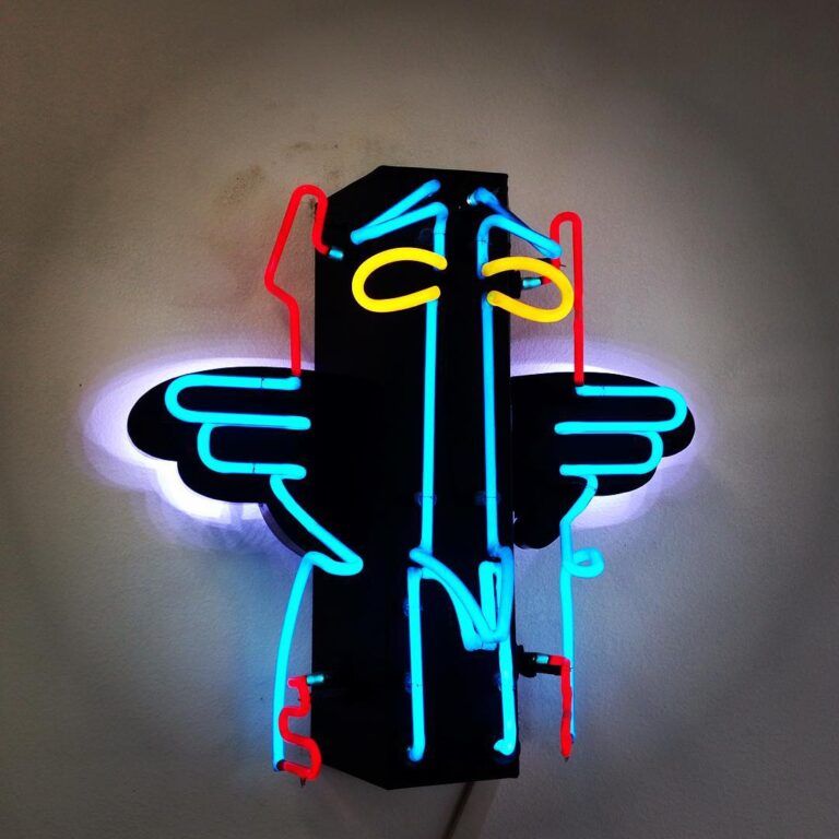 neon-art-full-totem-eugene-oregon-3b