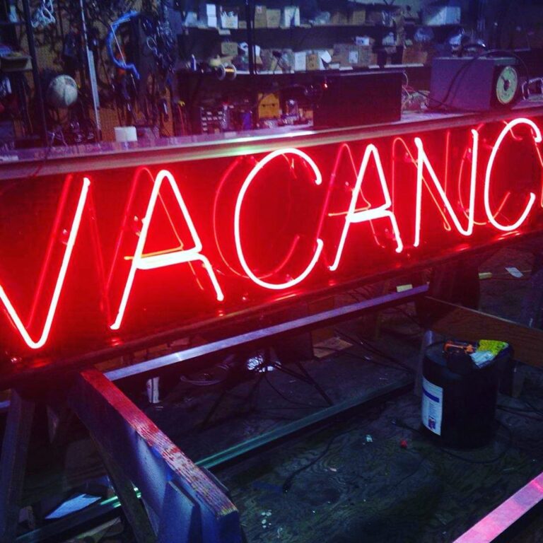 neon-business-sign-vacancey-eugene-oregon